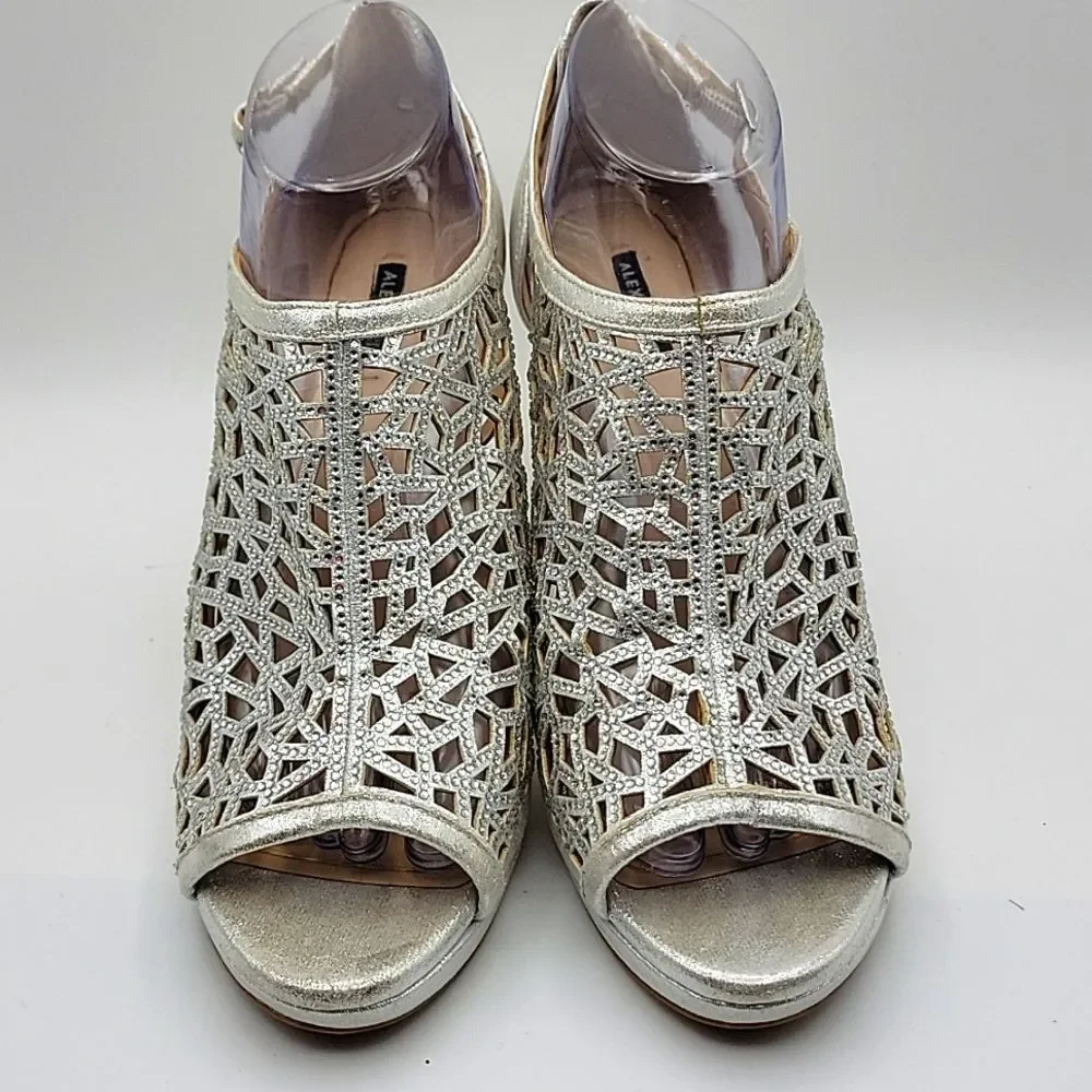 Like NEW Alex Marie Silver Metallic Heels with Rhinestones. SIZE‎ 9M. S905 - Picture 3 of 8